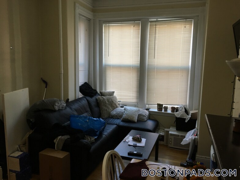 Building Photo - 6 Symphony Rd