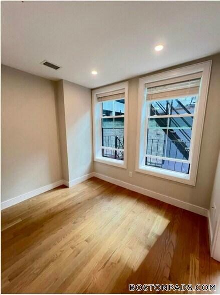 Building Photo - 230 Tremont St