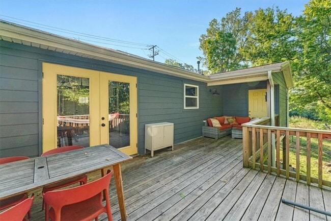 Building Photo - 209 S Willow Ave