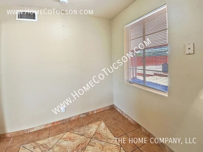 Building Photo - 5452 E Linden St