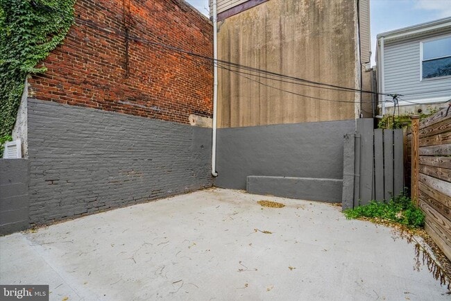 Building Photo - 2358 E York St