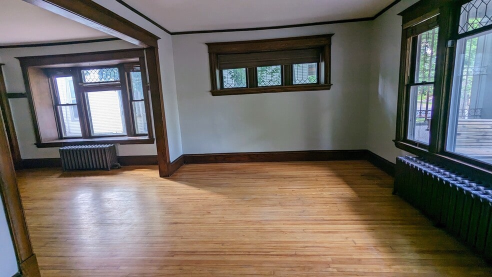 Building Photo - 3017 Knox Ave S