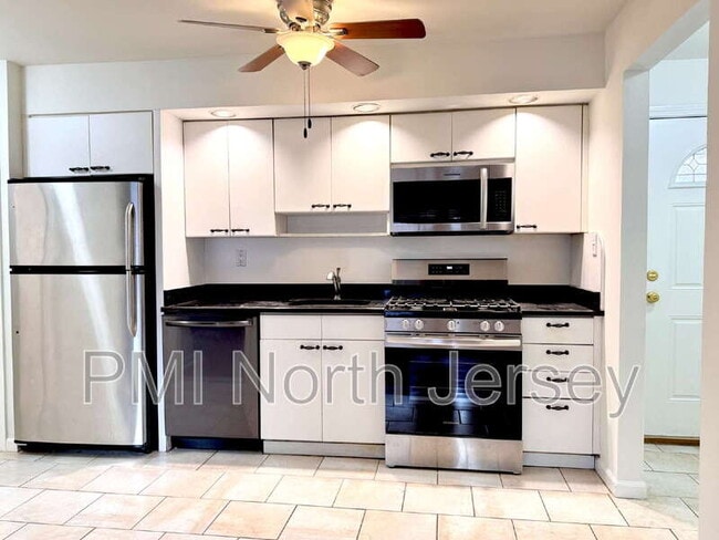 Building Photo - 9051 Palisade Ave