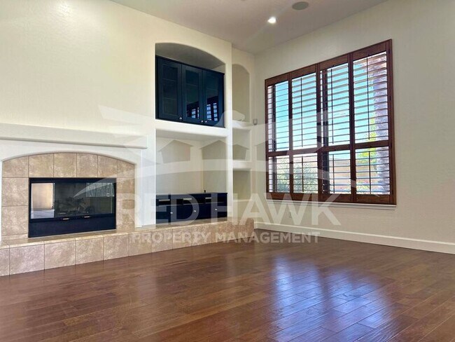 Building Photo - 1588 W Yosemite Pl
