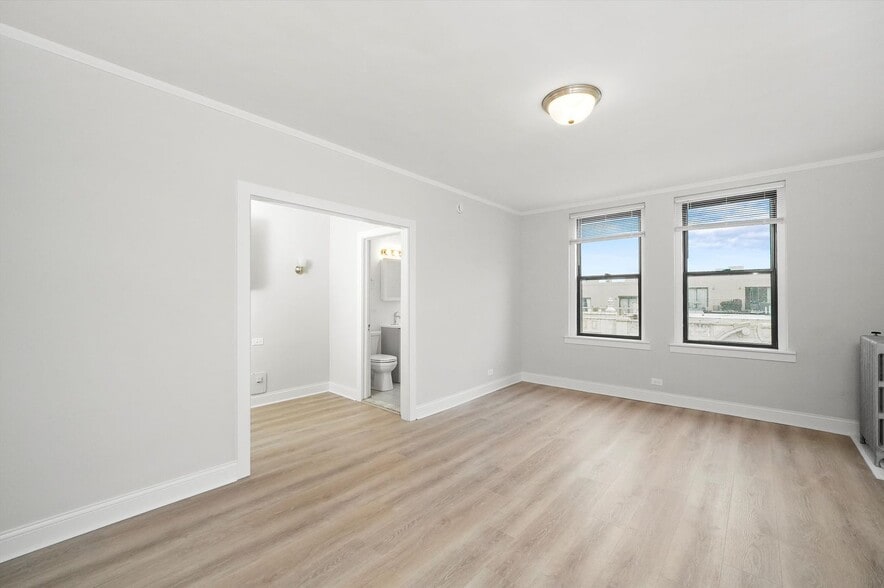 Building Photo - 2770 N Milwaukee Ave