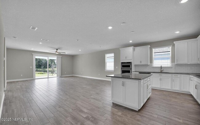 Building Photo - 483 La Mancha Dr