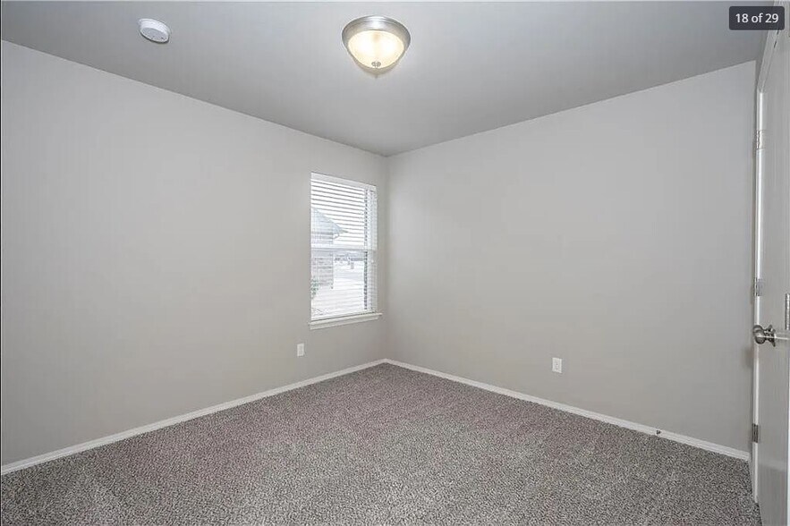 Building Photo - 2600 NW 185th St