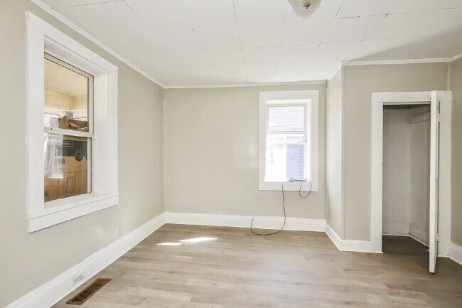 Building Photo - Charming 2-Bed, 1 Bath home with central HVAC and a Large Back yard!