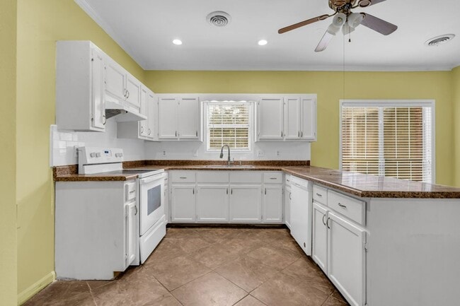 Building Photo - Renovated 4 Bedroom 3 Home for Rent!