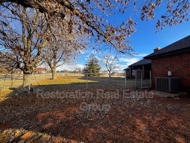 Building Photo - 113 S Mustang Rd