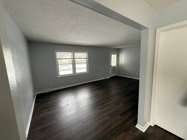 Building Photo - 6755 Woodlake Dr