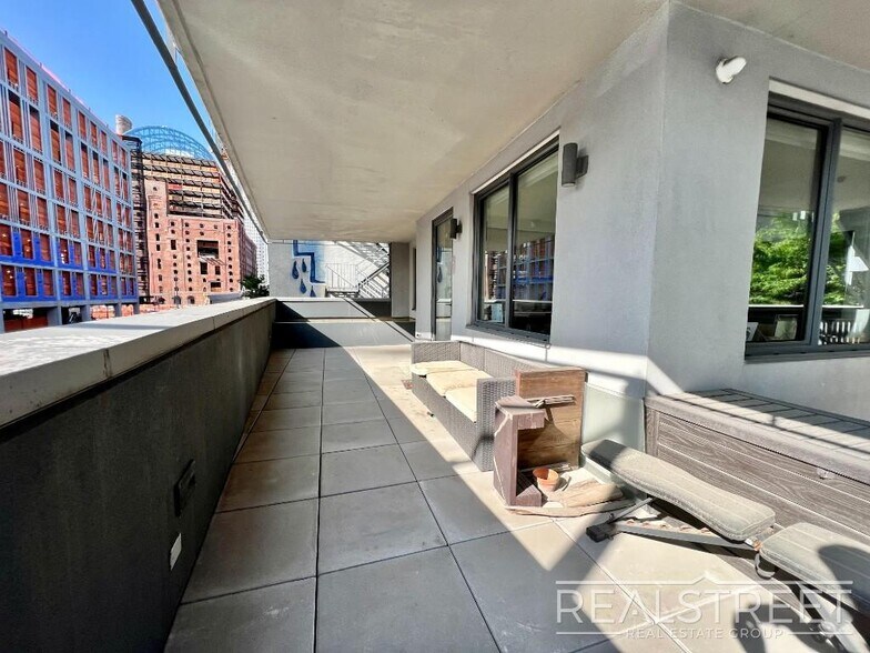 Building Photo - Waterfront Luxury 2 BED with Wrap arround ...