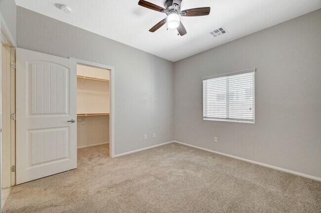 Building Photo - Beautiful DR Horton Home in Centennial Hil...