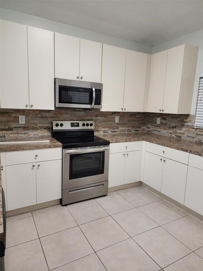 Building Photo - 1231 NE 32nd Ave