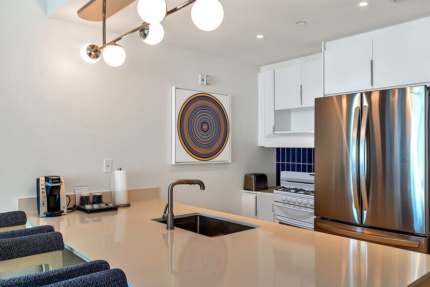 Building Photo - 4391 Collins Ave