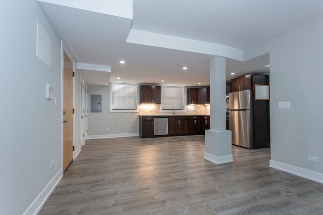 Building Photo - 921 Crain St