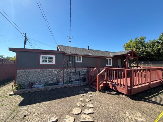 Building Photo - Completed remodeled stand alone 2 Bedroom ...