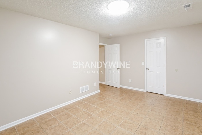 Building Photo - 2025 NW 49th St