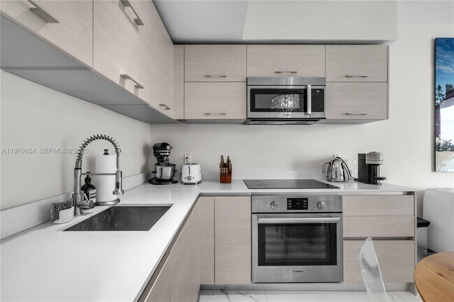 Building Photo - 1300 S Miami Ave