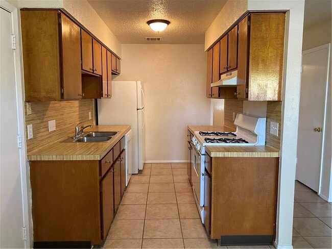 Building Photo - 6707 Skynook Dr