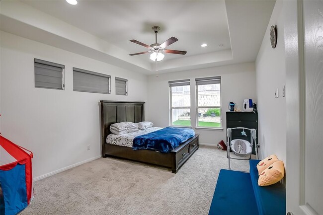 Building Photo - 2921 Zelma Dr