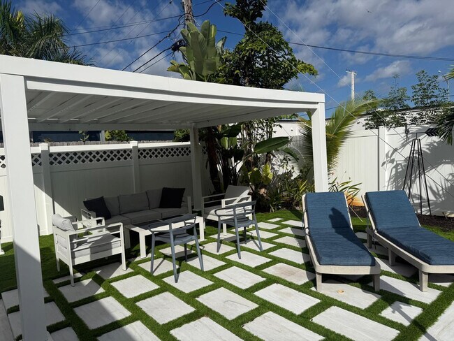 Building Photo - 1637 SE 1st St