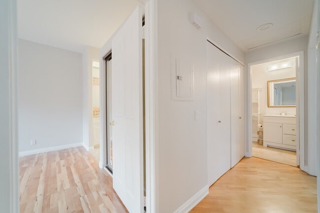 Building Photo - 3547 Cameo Dr
