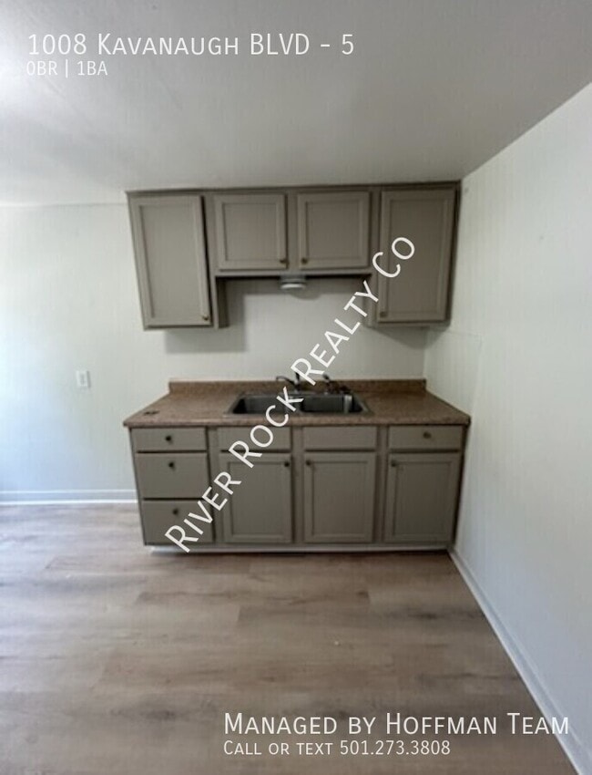 Building Photo - 1008 Kavanaugh Blvd