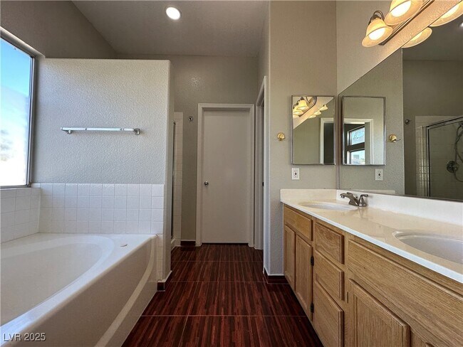 Building Photo - 6987 Wineberry Dr