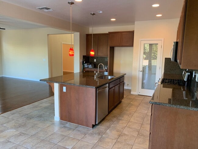 Building Photo - Beautiful 5 Bedroom, 3.5 Bath Mountain House Home W/ Office