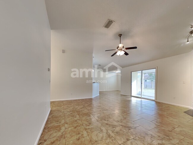 Building Photo - 3365 Shelley Dr