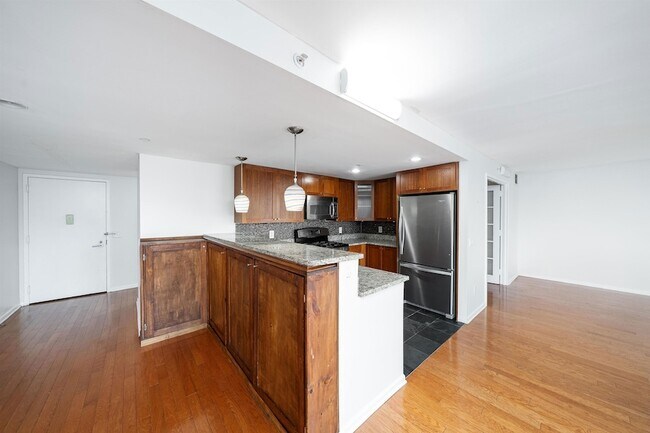 Building Photo - 700 Grove St