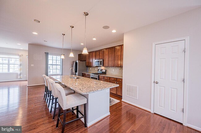 Building Photo - 6748 Green Mill Way