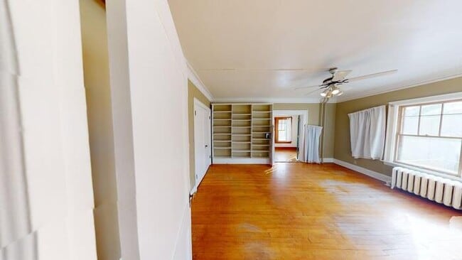 Building Photo - 206 W Custer Park St