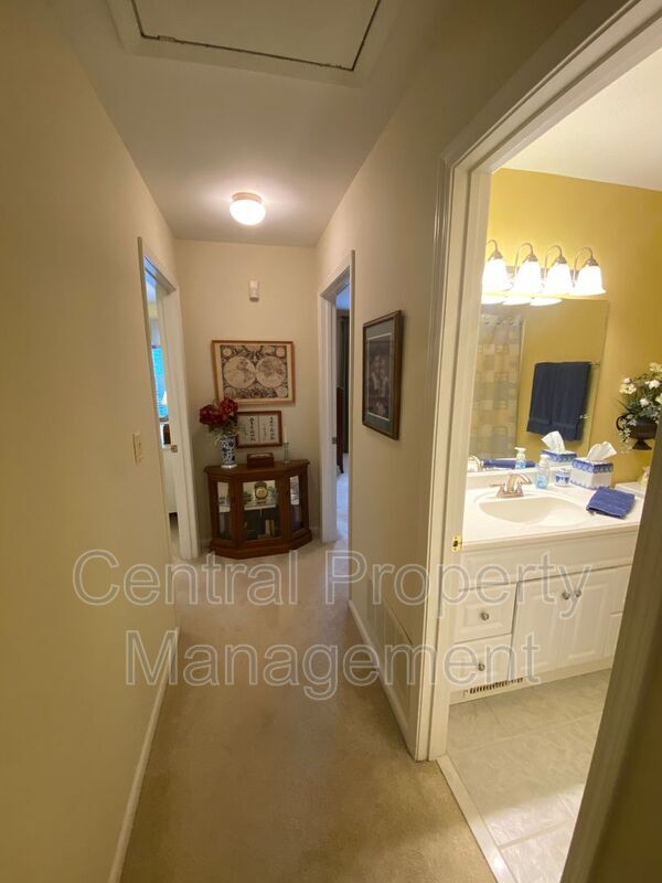 Building Photo - 4724 Coach Hill Dr