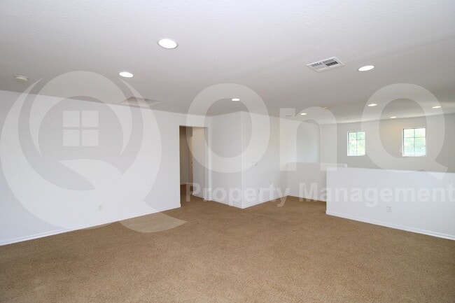 Building Photo - 730 N Robins Way