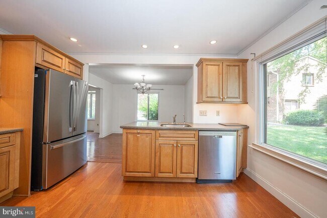 Building Photo - 301 Hanover Ct