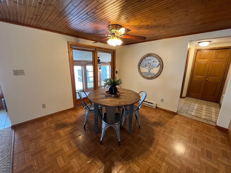 Building Photo - 14555 Breezy Point Rd