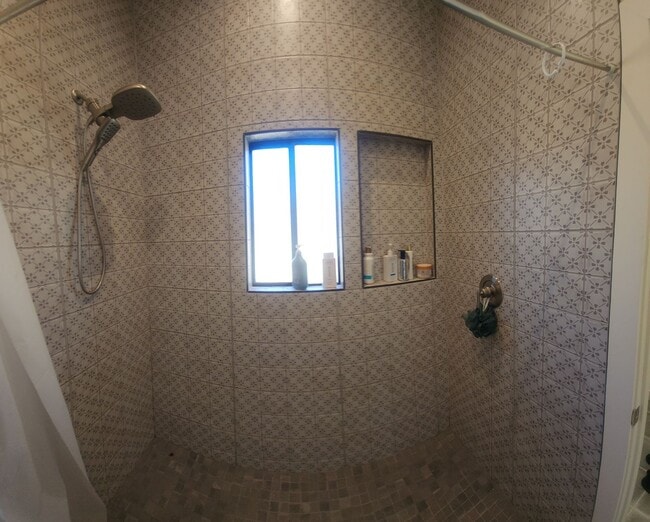 Building Photo - Bigger than average home in SLO! Lots of space!