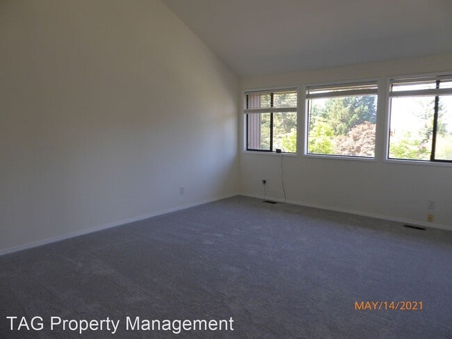 Building Photo - 4 br, 2.5 bath House - 5590 Highland Dr