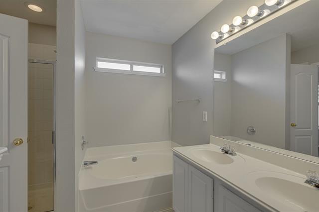 Building Photo - 4001 Rochester Dr
