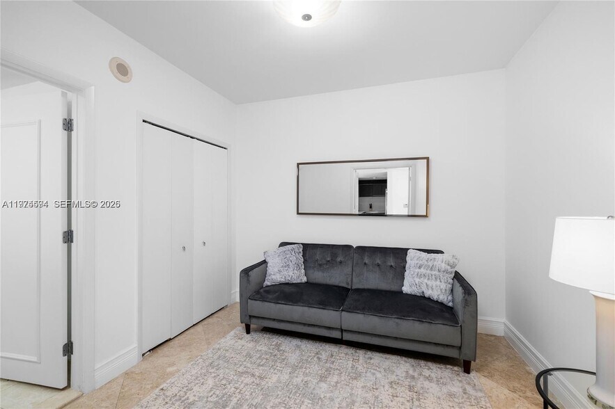 Building Photo - 17001 Collins Ave