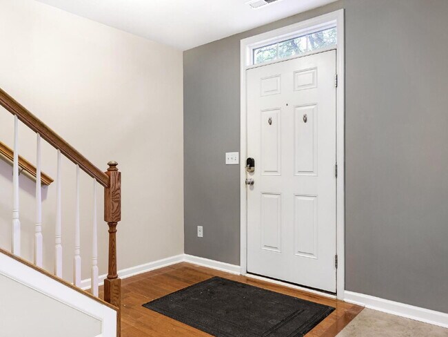 Building Photo - Third Ward Stunner-Uptown Location!