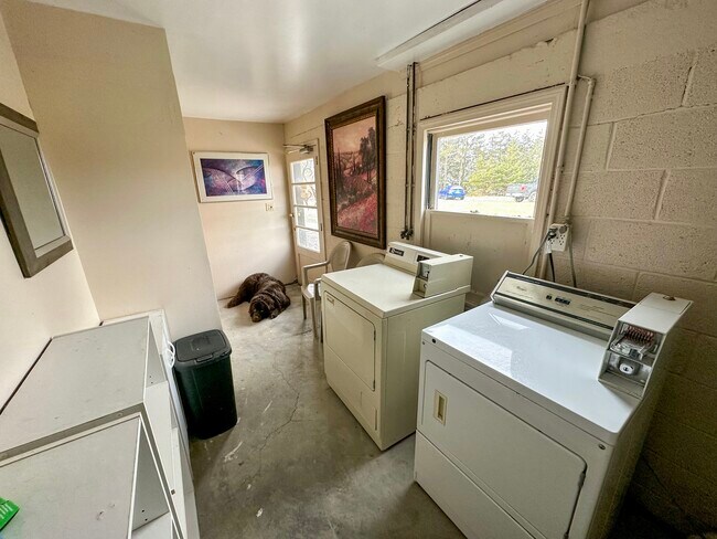 Building Photo - 138 Honness Ln