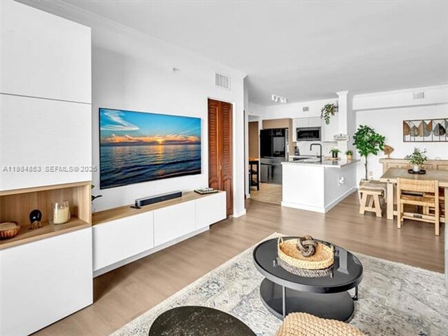 Building Photo - 17150 N Bay Rd