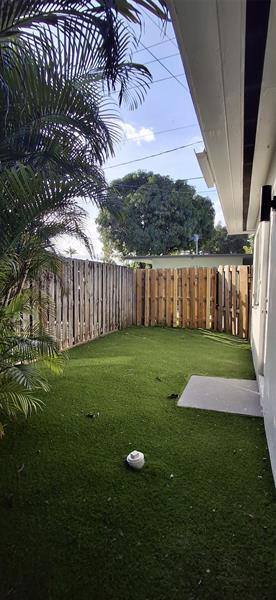 Building Photo - 1534 Van Buren St