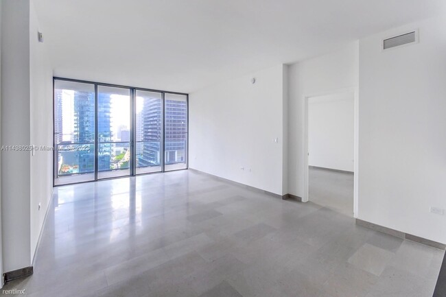 Building Photo - 2 br, 2 bath Condo - 88 SW 7th St Luxury r...