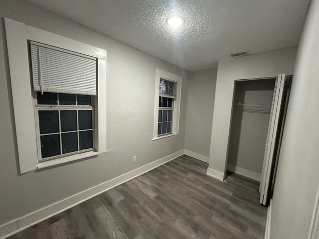 Building Photo - 3524 Boulevard St