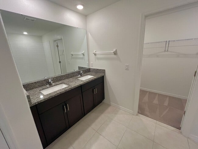 Building Photo - 50% Off First Month’s Rent! Spacious 5-Bed...