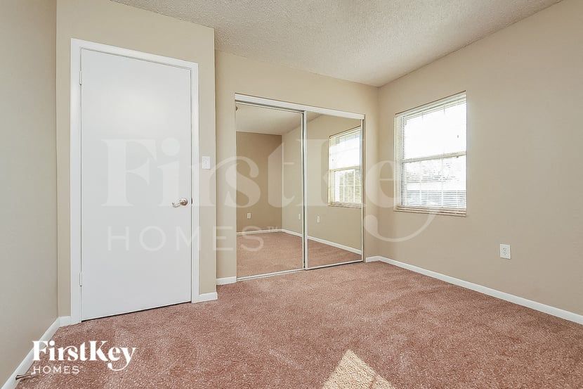 Building Photo - 839 Sherwood Dr